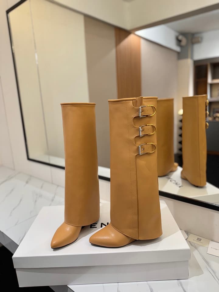 Givenchy Lock Detail Knee-High Boots – 2024 Spring/Summer Collection in Black