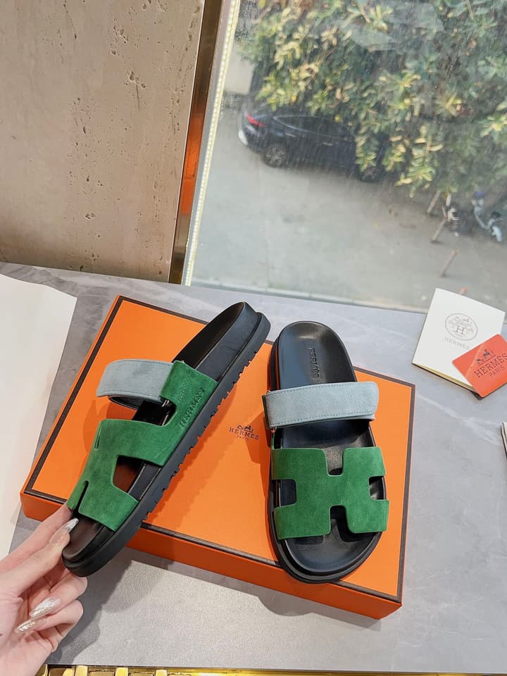 Hermès Pig Nose Thong Sandals – 2024 Spring/Summer Collection in Black