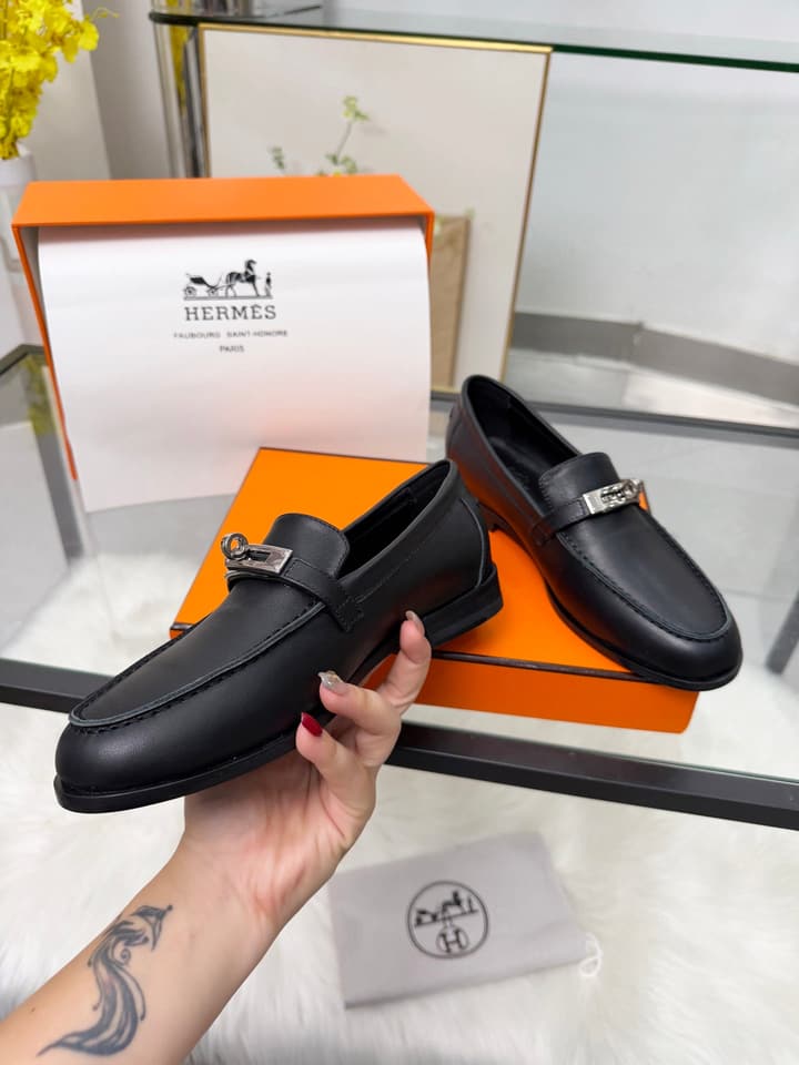 Hermès Classic Leather Sole Sandals in Black Smooth