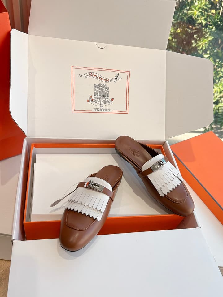 Hermès Calfskin Mules – 25SS/FW Collection in Black Embossed Leather With Silver Hardware