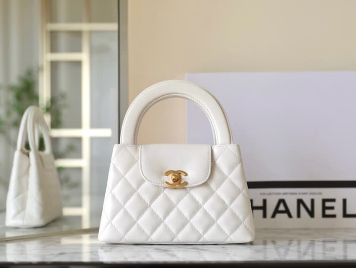 Chanel Kelly Chain Handbag