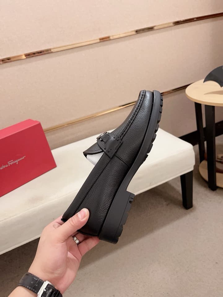 Ferragamo Driving Shoes in Shiny Black Leather