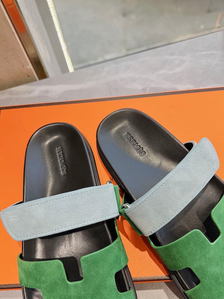 Hermès Pig Nose Thong Sandals – 2024 Spring/Summer Collection in Black