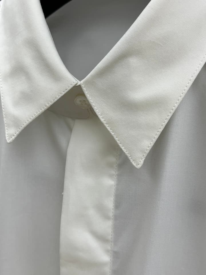 Dior Minimalist Long-Sleeve Cotton Shirt – Spring/Summer Collection