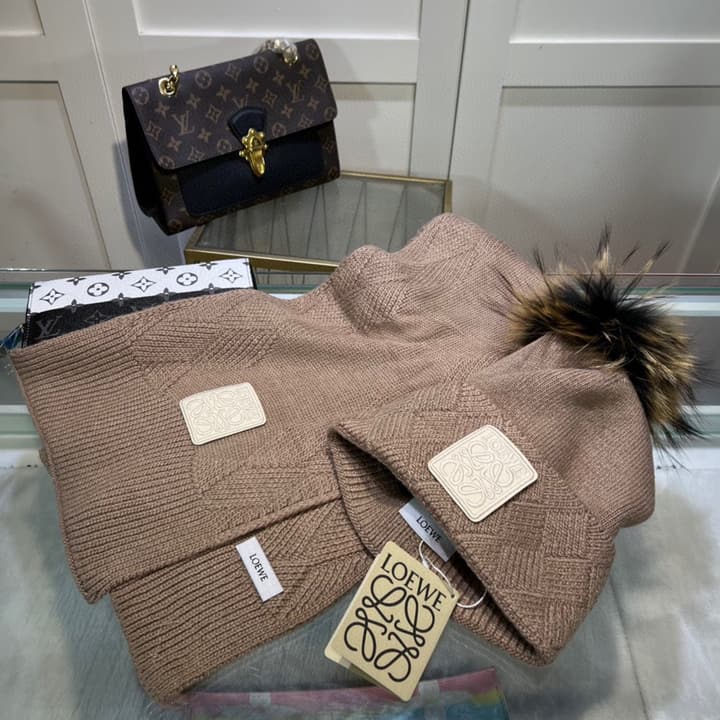 Loewe Classic Hat and Scarf Set in Cream Plain