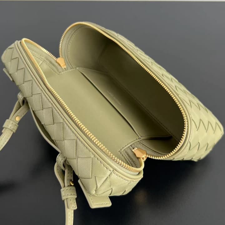 Bottega Veneta Intrecciato Vanity Case in Cream