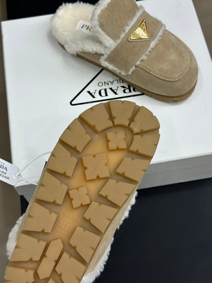 Prada FW24 Suede Fur Slippers – FW24 in Beige Suede