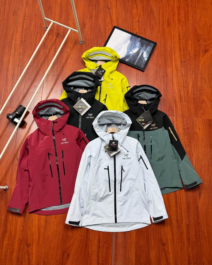 Arc'teryx Alpha SV 7th Generation Hard Shell Jacket in Black And Teal