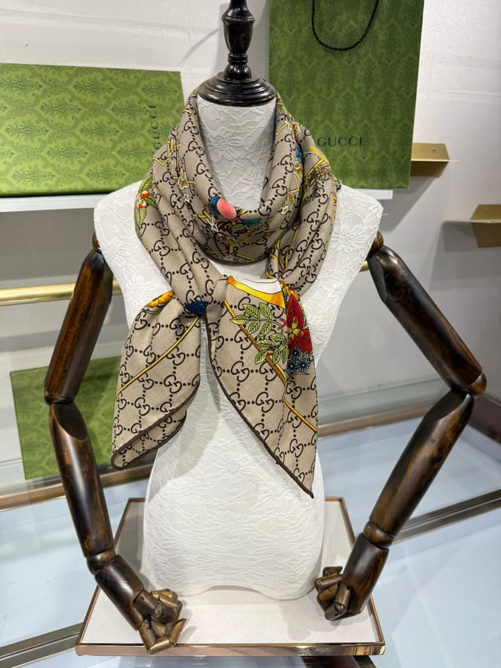 Gucci Double-Sided Floral Cashmere Scarf
