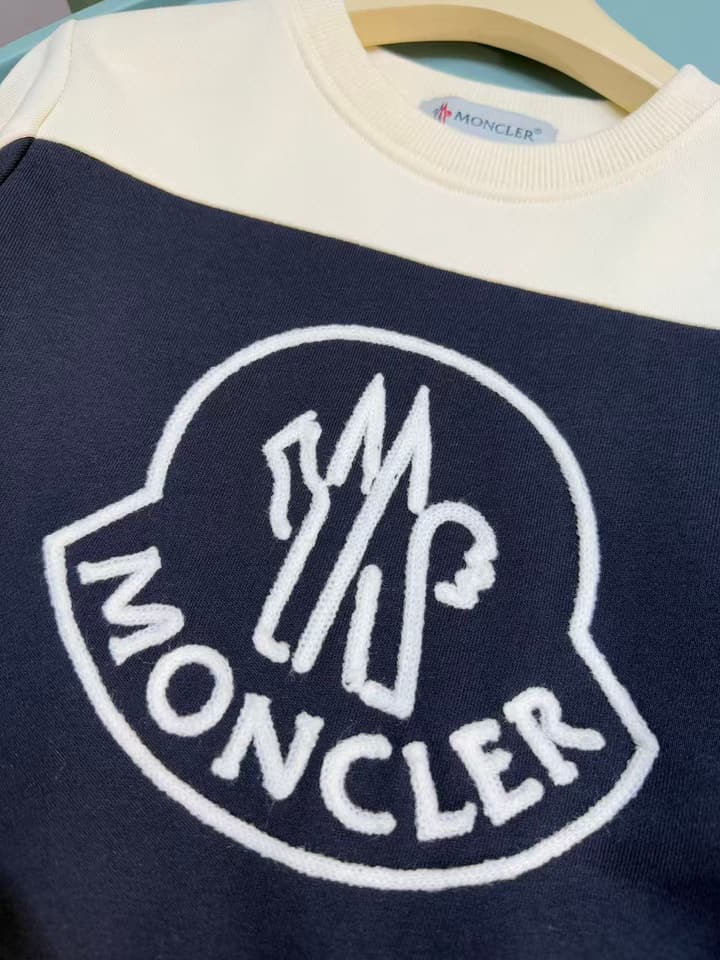 Moncler High-End Kids Crewneck Tracksuit – Kids Collection – 2025AW in Navy Blue And Cream Color Block