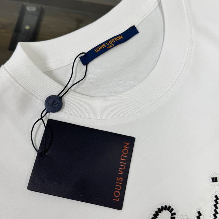 Louis Vuitton Embroidered Logo Oversized T-Shirt – Summer Collection – 26SS in Apricot Colorful LV Lovers