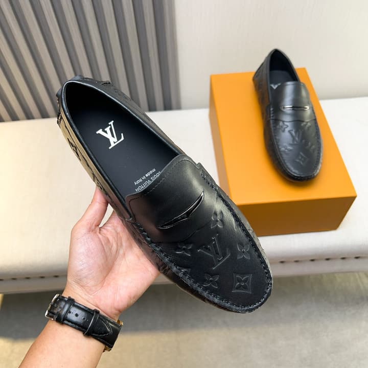 Louis Vuitton Pebbled Leather Driving Shoes in Black Textured Leather