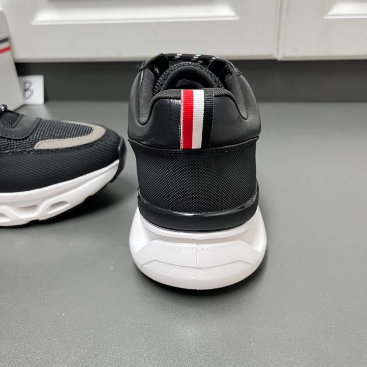 Moncler Men's Casual Sports Sneakers in Black