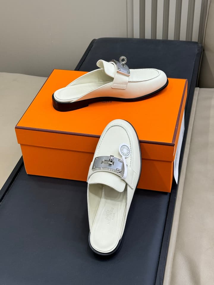 Hermes Kelly Wide Buckle Mules – 2025 Collection in Black