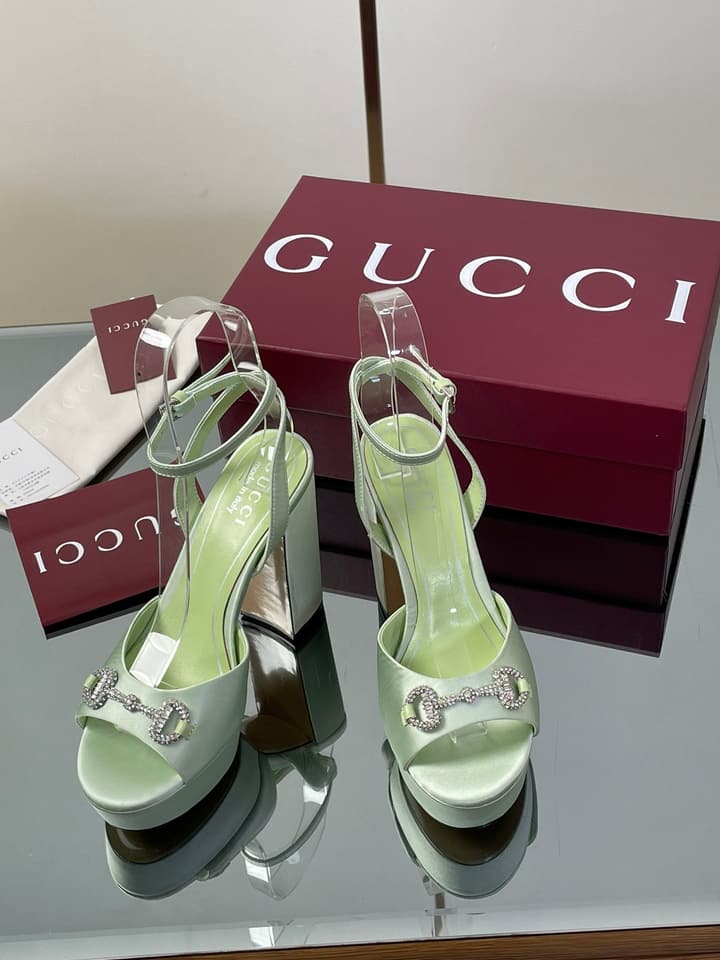 Gucci Platform Rhinestone Horsebit Sandals – Spring/Summer Collection – 2025 in Black Patent