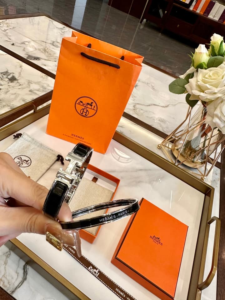 Hermès H-Letter Oval Enamel Bracelet