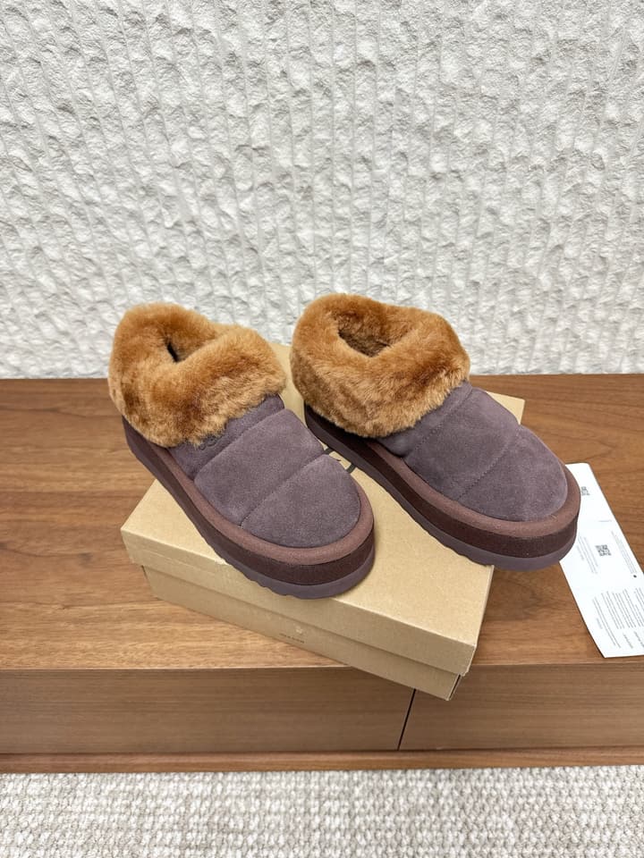 UGG Sheepskin Fur-Lined Slippers – Autumn/Winter Collection in Tall Light Pink With Cream Fur