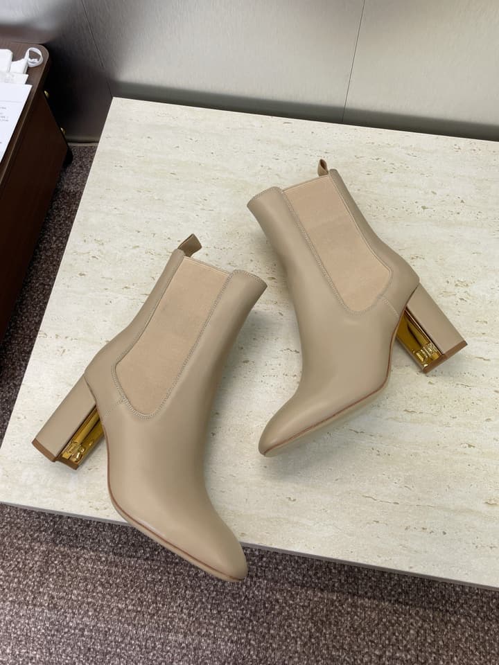 Dior D-Art Chunky Heel Chelsea Ankle Boots – 2025FW in Black Suede