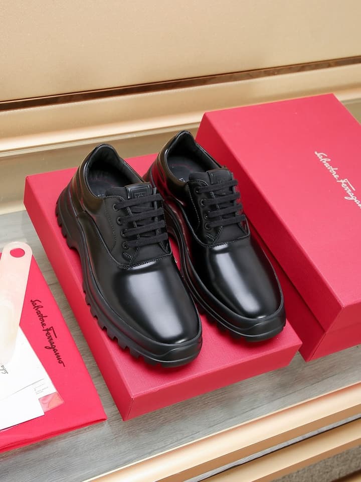 Ferragamo Business Leather Dress Shoes in Shiny Black Leather Derby
