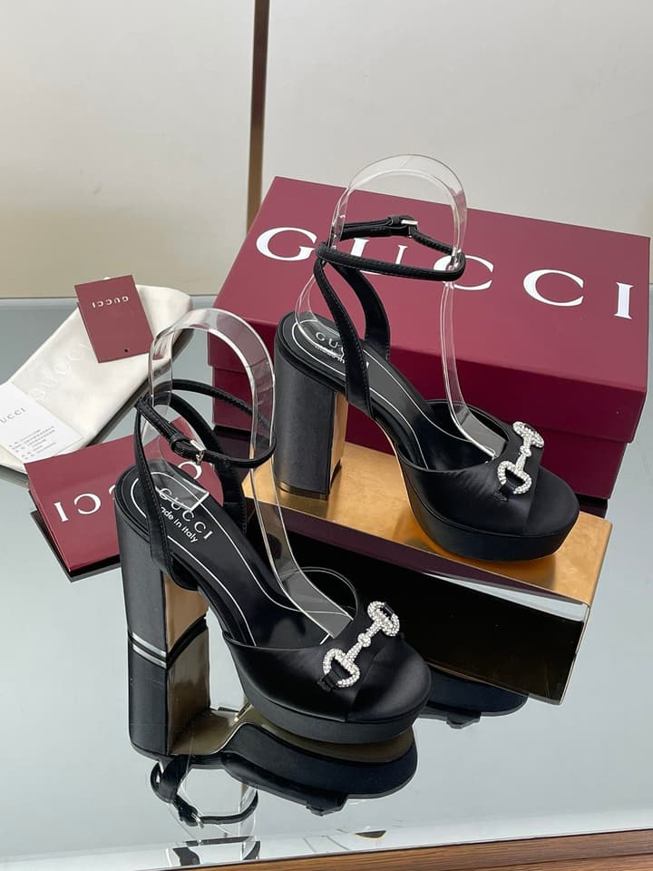Gucci Platform Rhinestone Horsebit Sandals – Spring/Summer Collection – 2025 in Black Patent