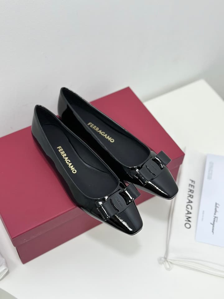 Ferragamo Vara Patent Leather Square Toe Pumps in Black Patent Leather (1cm Heel)