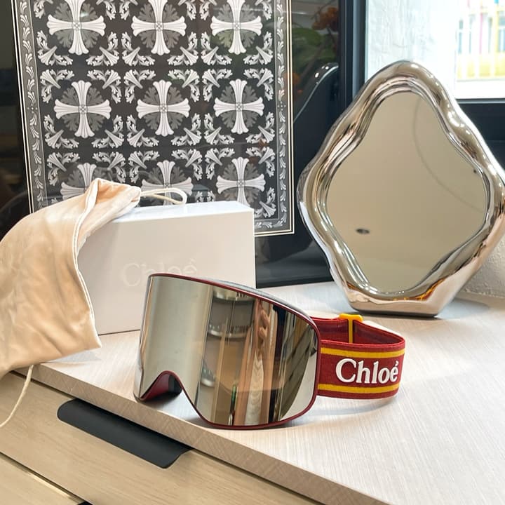 Chloé Ski Goggles in Beige Frame Red Logo Strap