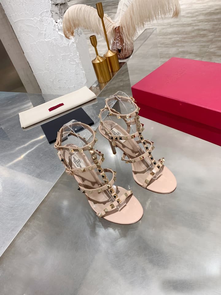 Valentino Rockstud Classic Block Heel Sandals – 6.5cm in Nude