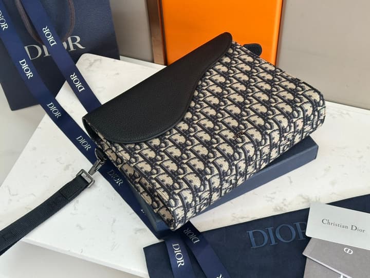 Dior A5 Oblique Triangle Clutch Bag – 2025 Spring Collection in Classic Oblique