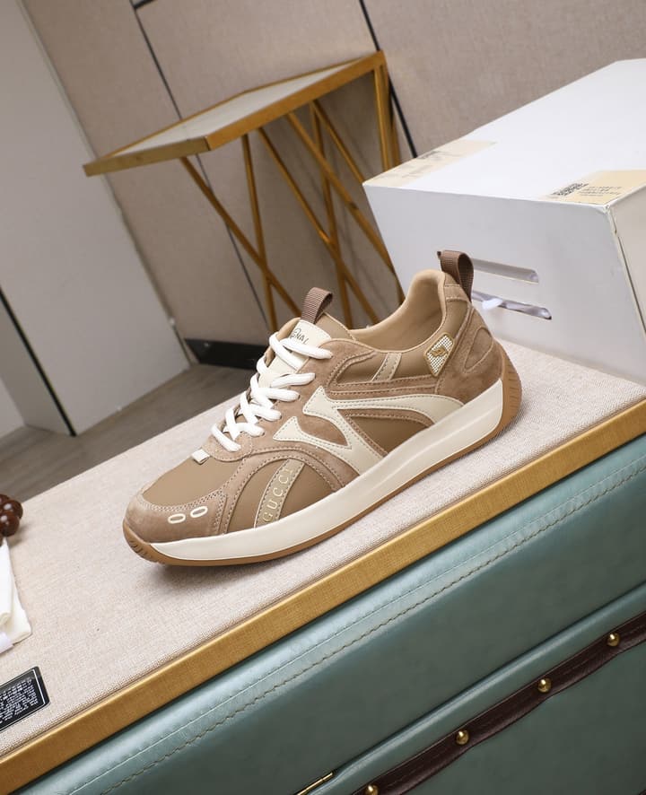 Gucci Latest Calfskin Leather Loafers in Beige With White Accents