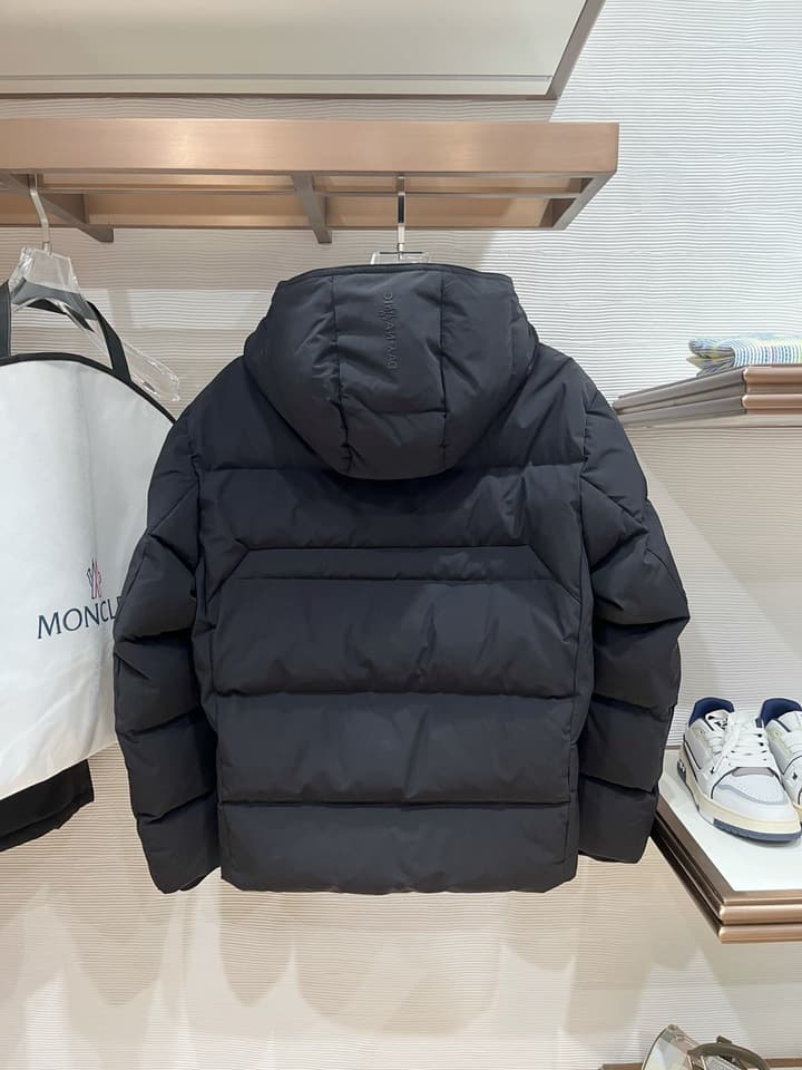 Moncler Designer Down Puffer Jacket – 2025 Collection in Classic Black Down Jacket