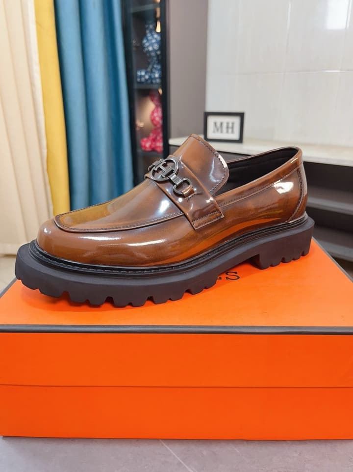 Hermès Business Leather Loafers in Black Loafers Foreground