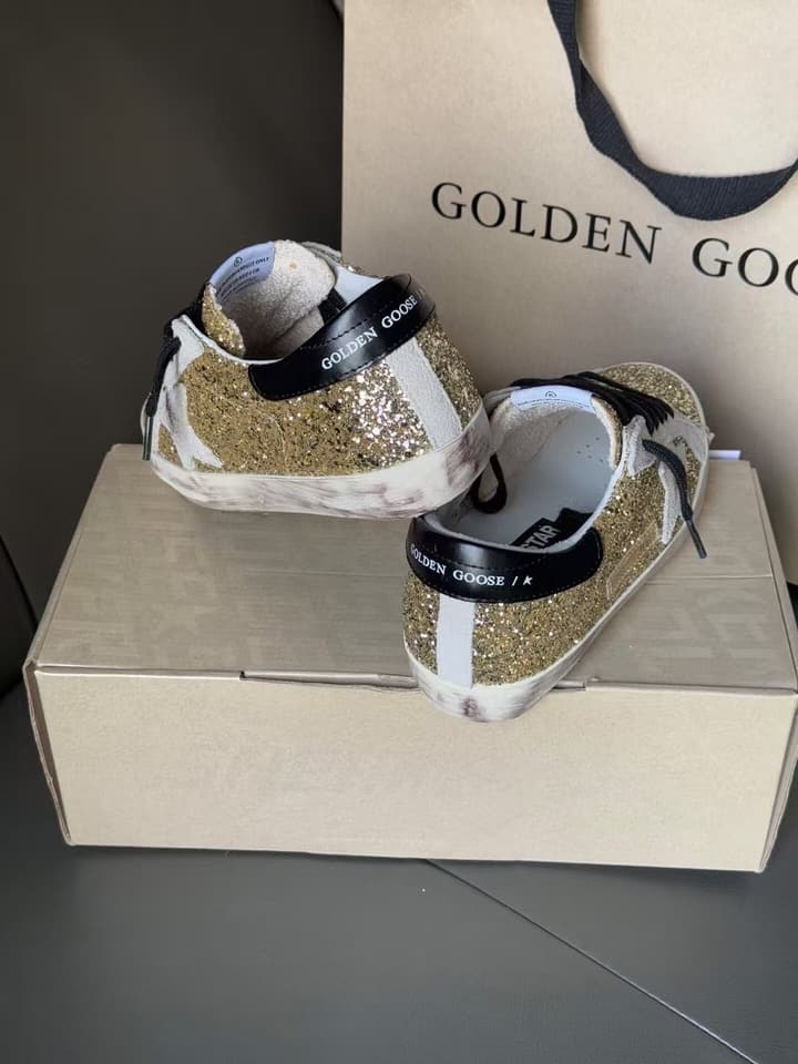 Golden Goose Superstar Distressed Sneakers – 2025 New Collection in Gold Grid, Black Heel, Grey Star