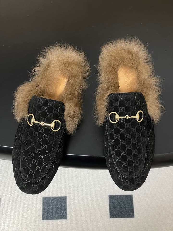 Gucci Princetown Classic Wool Mules – 2025 Fall Latest Edition in Black Croc Embossed Leather