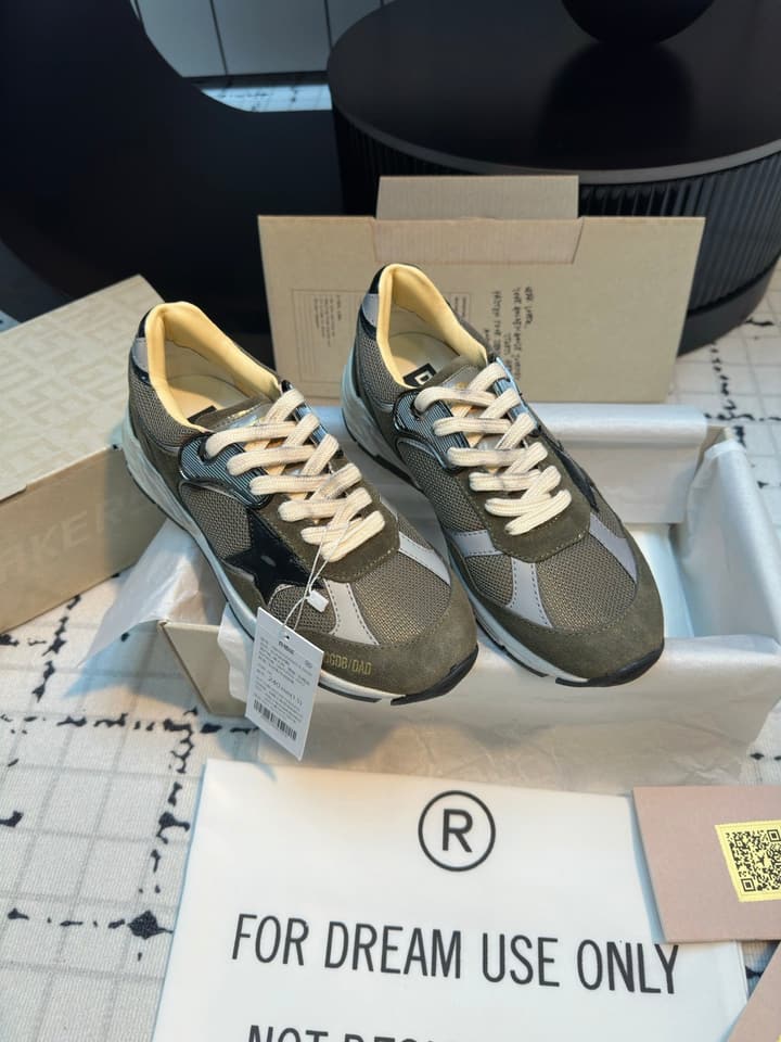 Golden Goose Deluxe Brand Sneakers