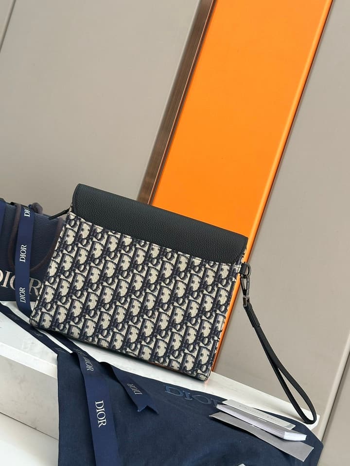 Dior A5 Oblique Triangle Clutch Bag – 2025 Spring Collection in Classic Oblique
