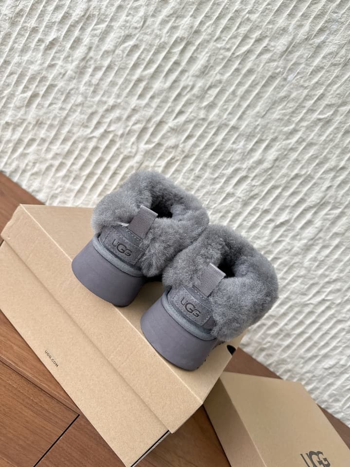 UGG Sheepskin Fur-Lined Slippers – Autumn/Winter Collection in Tall Light Pink With Cream Fur