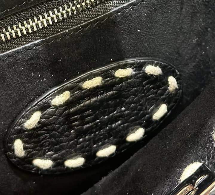 Fendi Peekaboo Iconic Handbag in Black Leather With Contrast Stitching