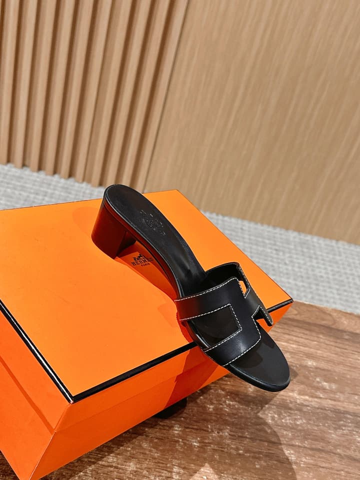 Hermès Classic H-Logo Chunky Heel Sandals in Black Leather
