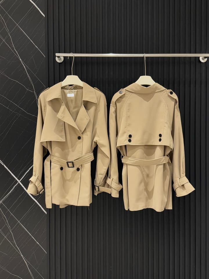 Burberry Short Trench Coat in Short Khaki Trench Coat