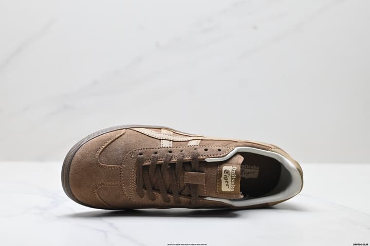 Onitsuka Tiger Tokuten Retro Low-Top Sneakers in Brown Suede With Tan Stripes