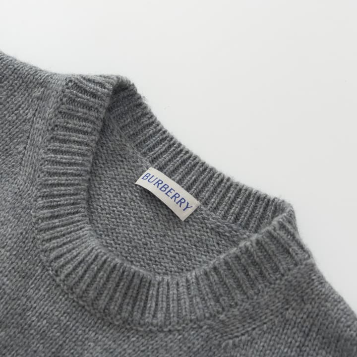 Burberry Equestrian Knight Logo Cashmere Blend Knit Sweater – 25SS in Black
