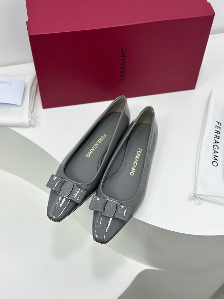 Ferragamo Vara Patent Leather Square Toe Pumps in Black Patent Leather (1cm Heel)