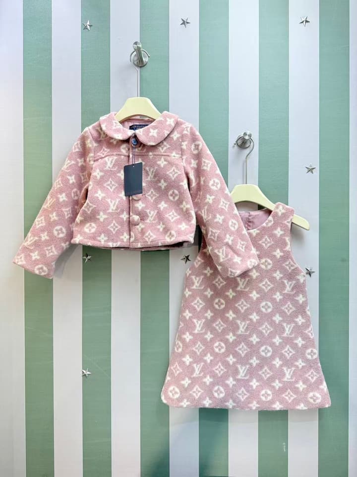 Louis Vuitton Girls Tweed Jacket and Dress Set – Kids Collection – 2025AW in Dusty Pink Monogram Set