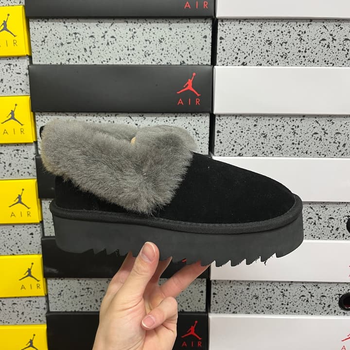 UGG Thick-Soled Low-Cut Fur Snow Boots in Olive Suede Patterned Trim