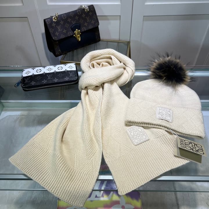 Loewe Classic Hat and Scarf Set in Cream Plain