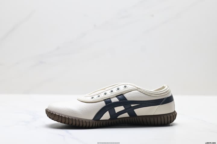 Onitsuka Tiger TSUNAHIKI Slip-On Casual Sneakers in Cream With Navy Stripes