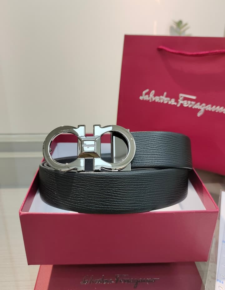 Ferragamo Reversible Leather Belt with Copper Buckle in Dark Leather With Black Buckle