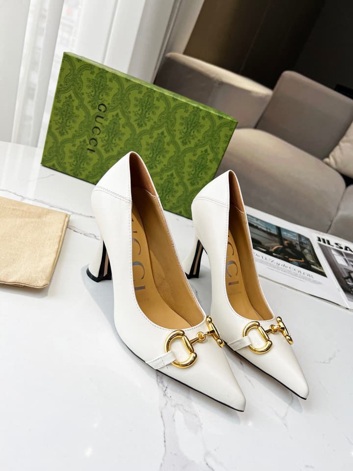 Gucci Horsebit Pointed Pumps – Early Spring Collection in Black