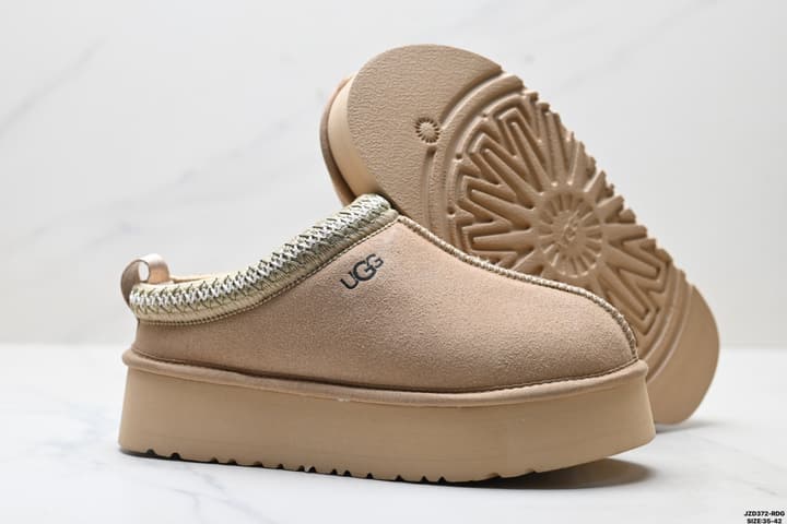 UGG Tazz Slip-On Snow Boots in Sand Braid