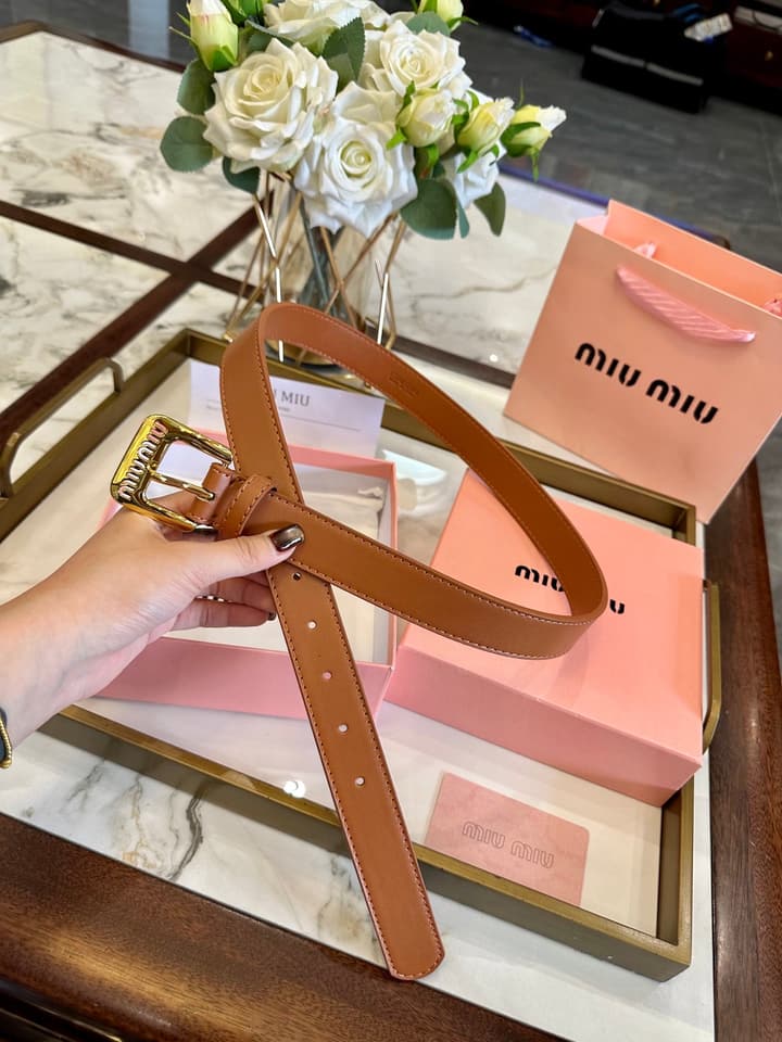 Miu Miu Classic Leather Belt – 3.0cm in Black With Gold Buckle